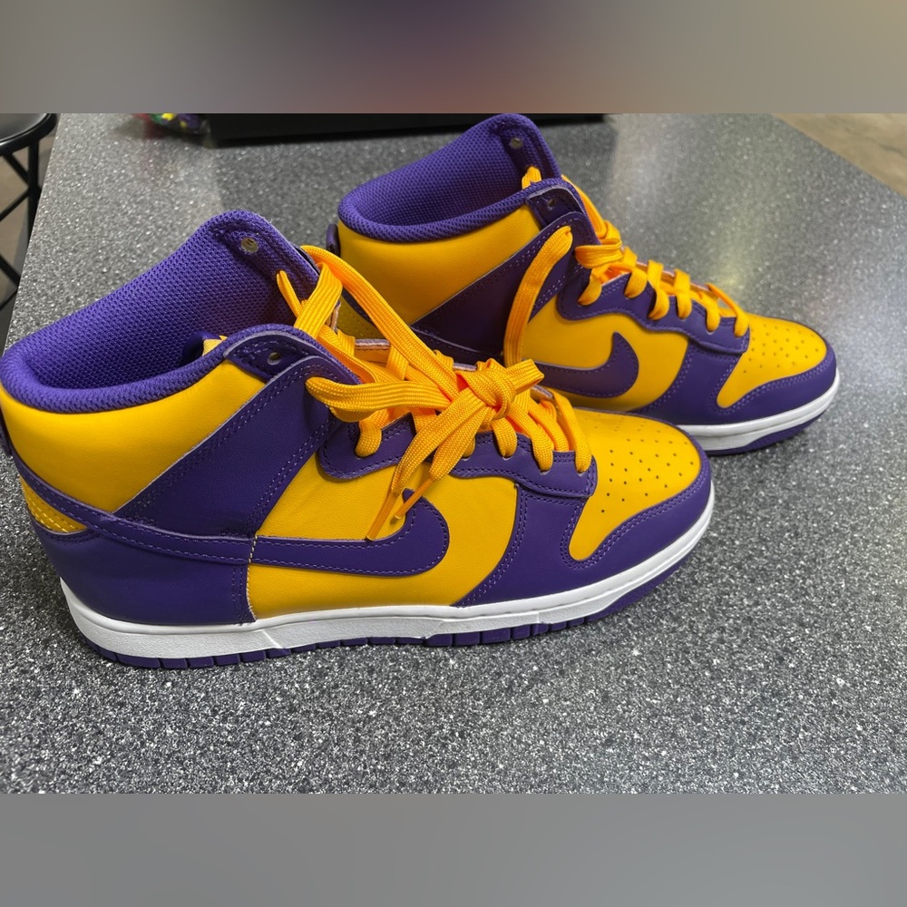 Nike Dunks Size 9